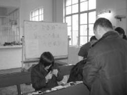 青春飛揚傳遞愛心 ——上海自儀七廠團員青年學(xué)雷鋒活動影