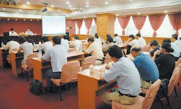 振奮精神迎難而上奮力拼搏確保完成全年目標(biāo)，上自儀公司召開“奮戰(zhàn)100天，完成全年目標(biāo)”干部會議